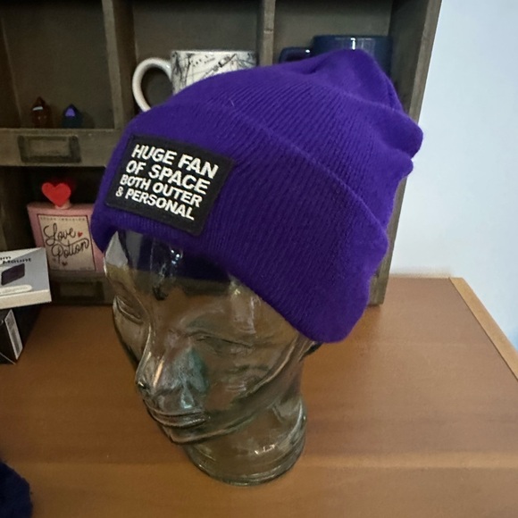 Club Huey Beanie. - Picture 3 of 4